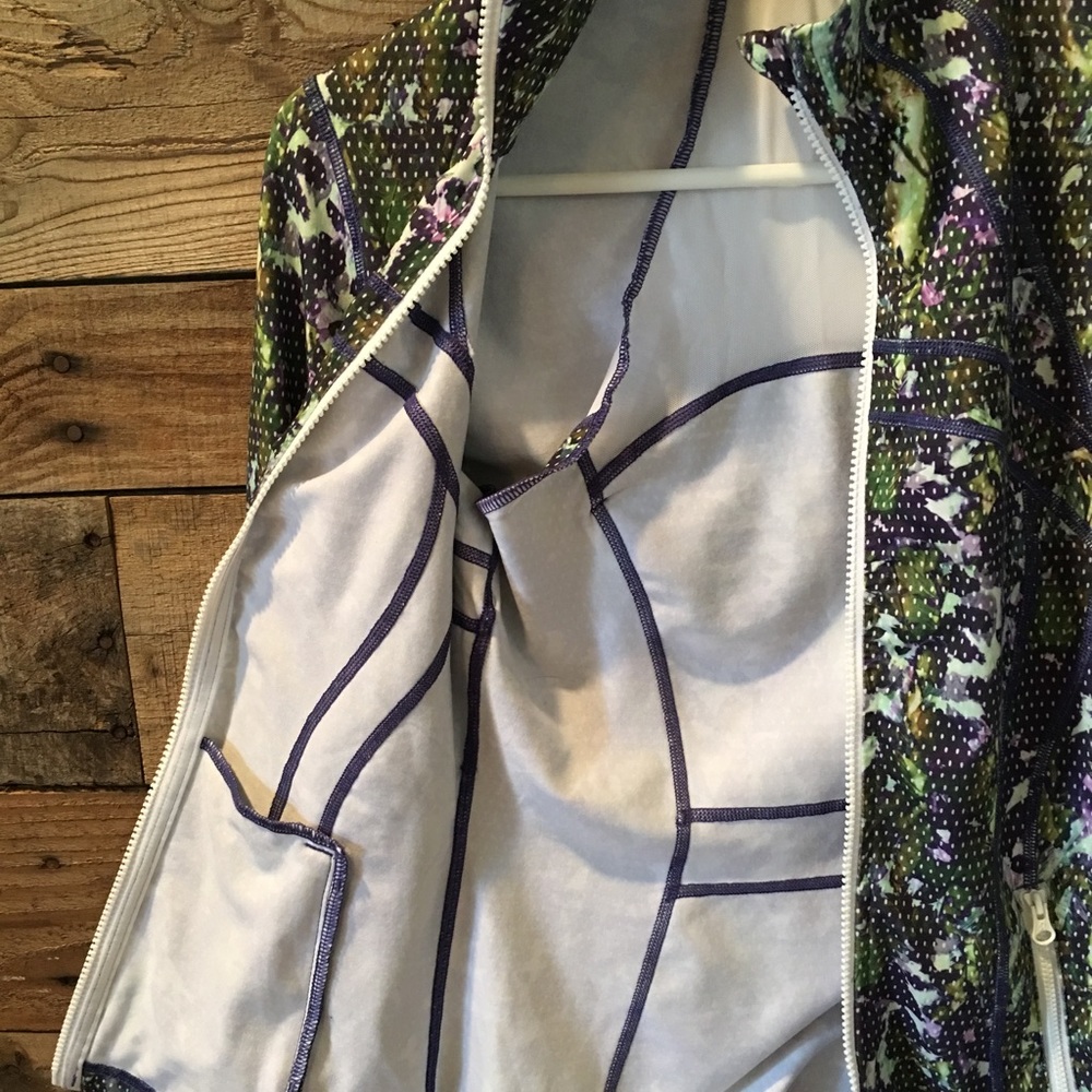 Lululemon jacket SIZE 4 - Picture 2 of 5